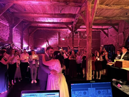 DJ Olpe sorgt für unvergessliche Hochzeiten – Bild zeigt Google-Bewertung eines Hochzeits-DJs aus Olpe