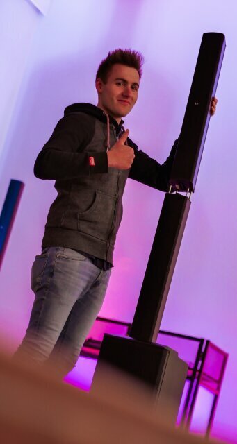 DJ Nico Japes - NJ-Eventing beim Aufbau der Lautsprecher für eine Hochzeit